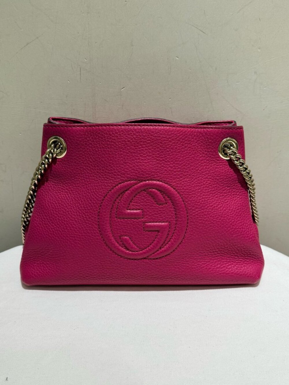Gucci Soho Small Fuchsia Pebbled Leather Chain Shoulder Bag